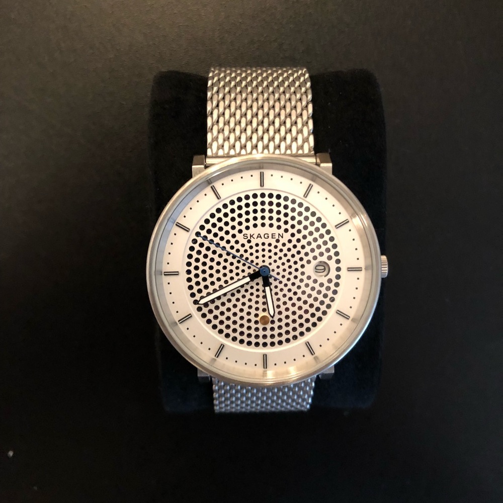 Skagen SKW6278 watch with date window